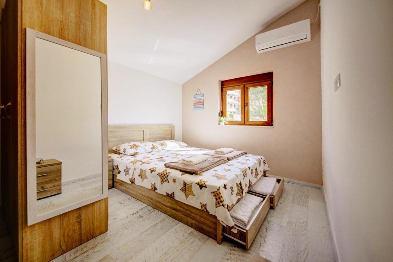 Rhizon Apartment Рисан Екстериор снимка