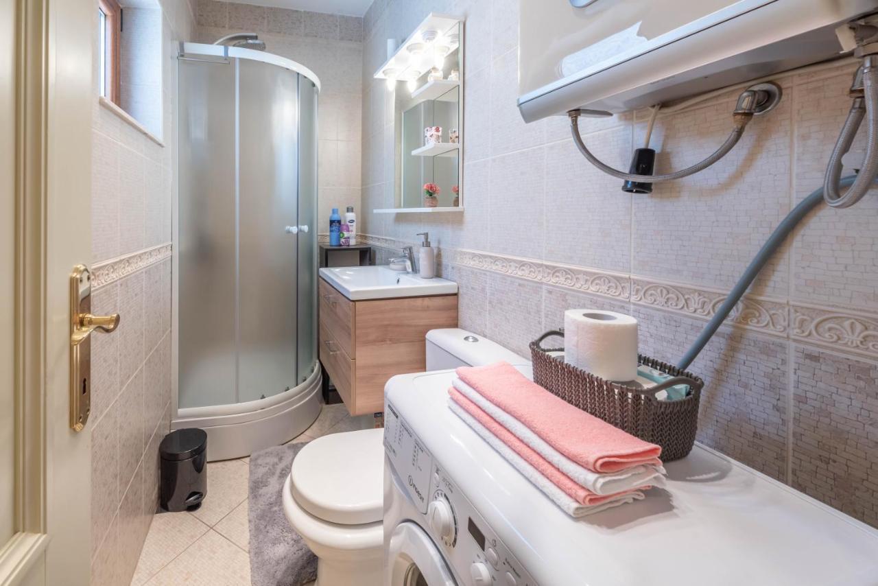 Rhizon Apartment Рисан Екстериор снимка