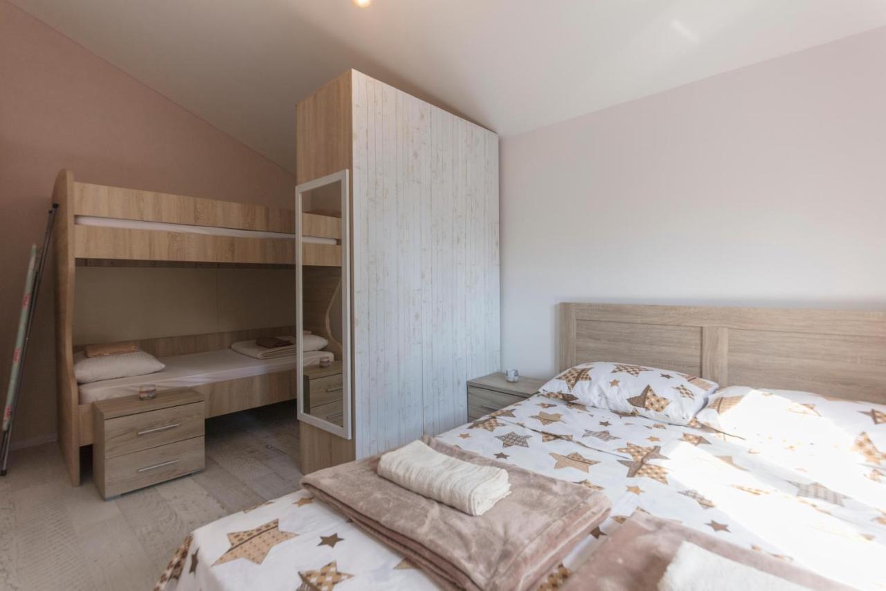 Rhizon Apartment Рисан Екстериор снимка